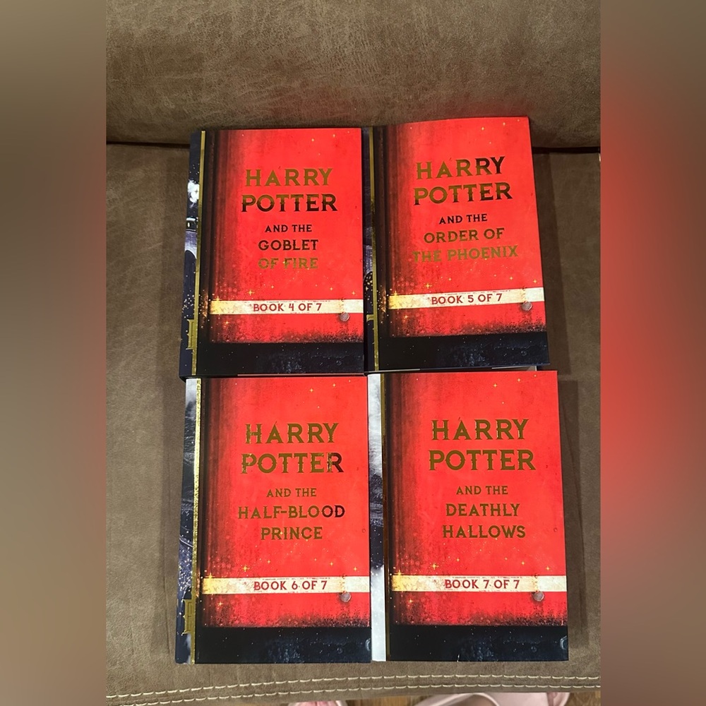 Harry Potter Juniper Books Hogwarts Express Set with Trunk - Picture 6 of 12